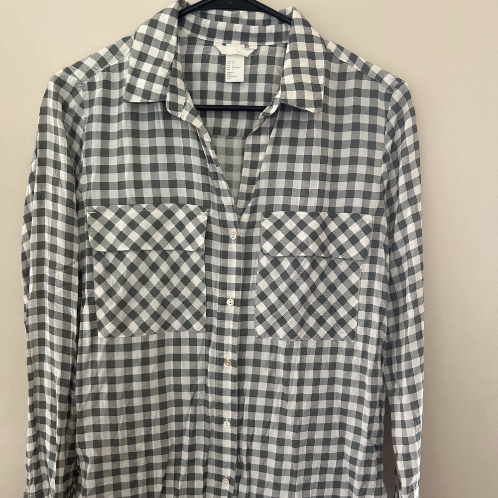 H&M women’s gray plaid shirt US 4